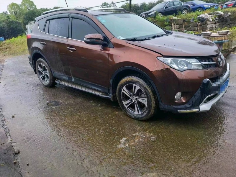 紹興16年豐田RAV42