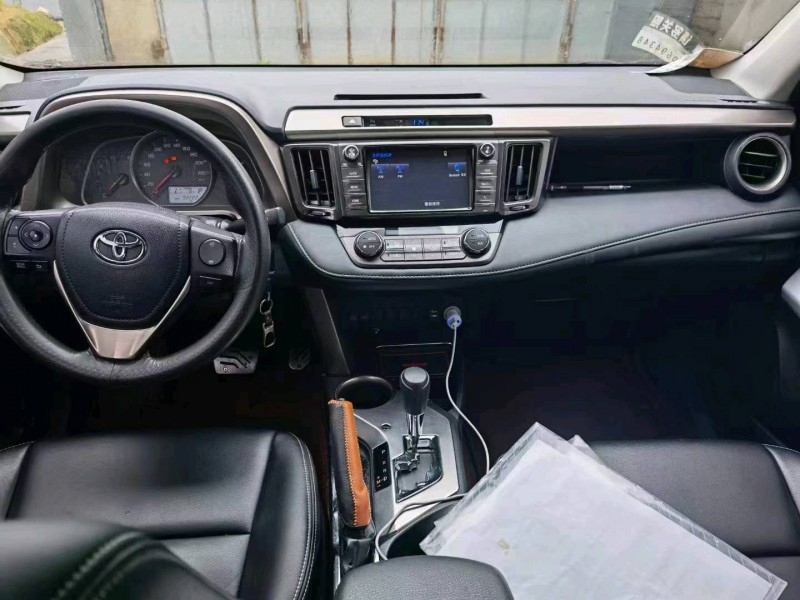紹興16年豐田RAV45