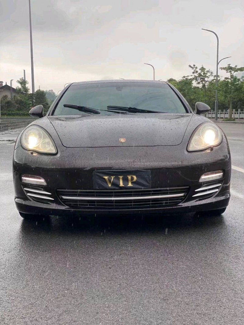 防城港13年保時捷帕拉梅拉9