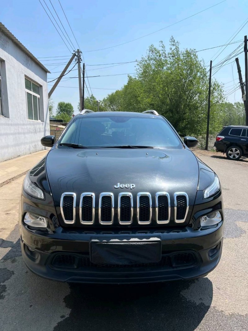 沈陽16年Jeep自由光1