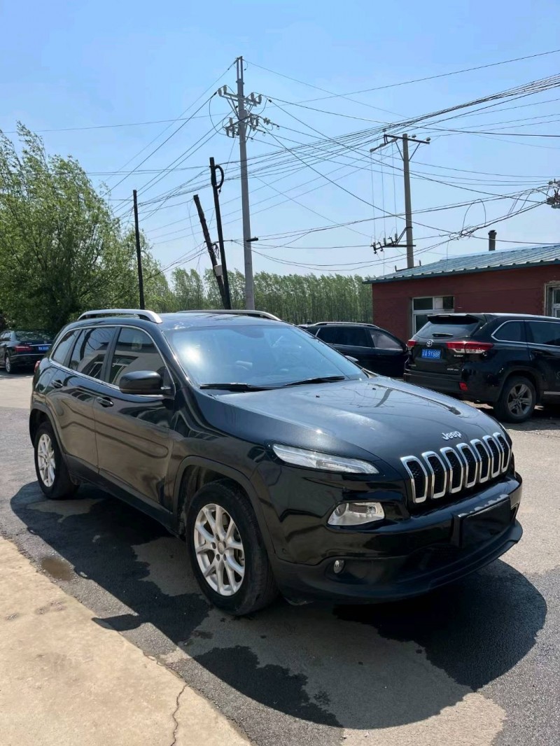 沈陽16年Jeep自由光3