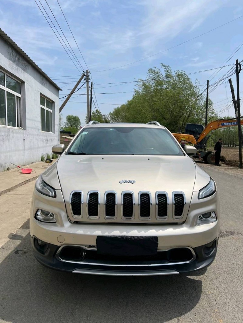 沈陽17年Jeep自由光1