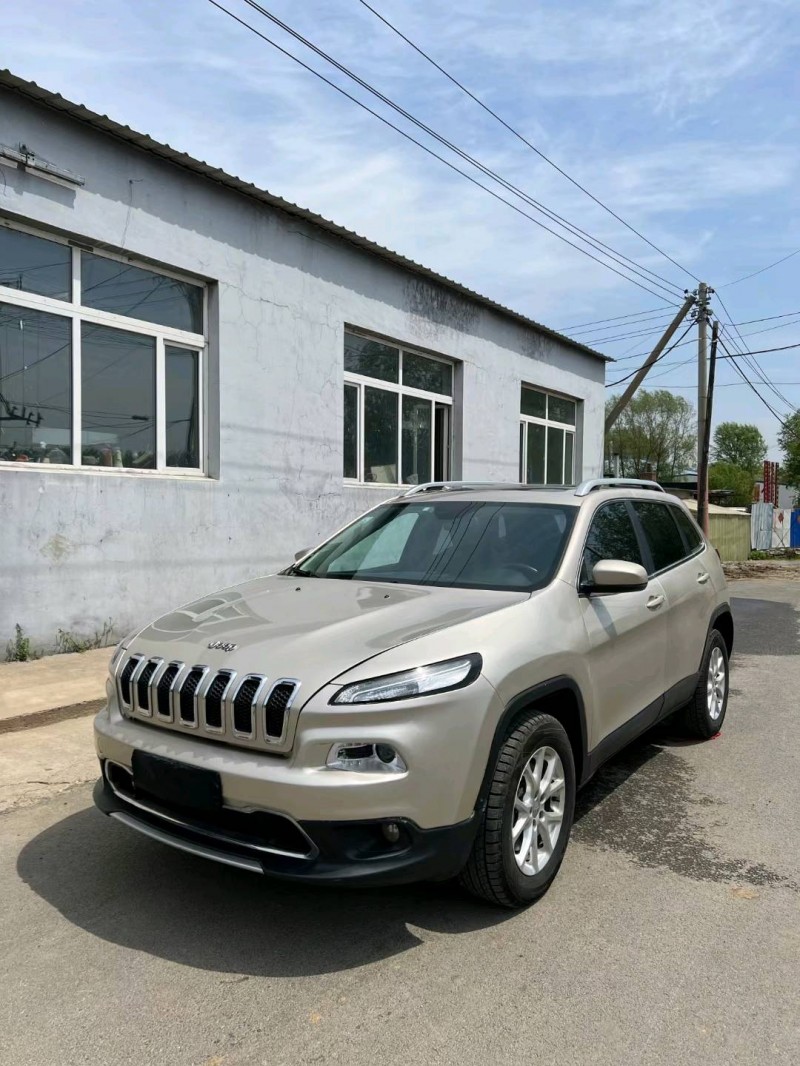 沈陽17年Jeep自由光2