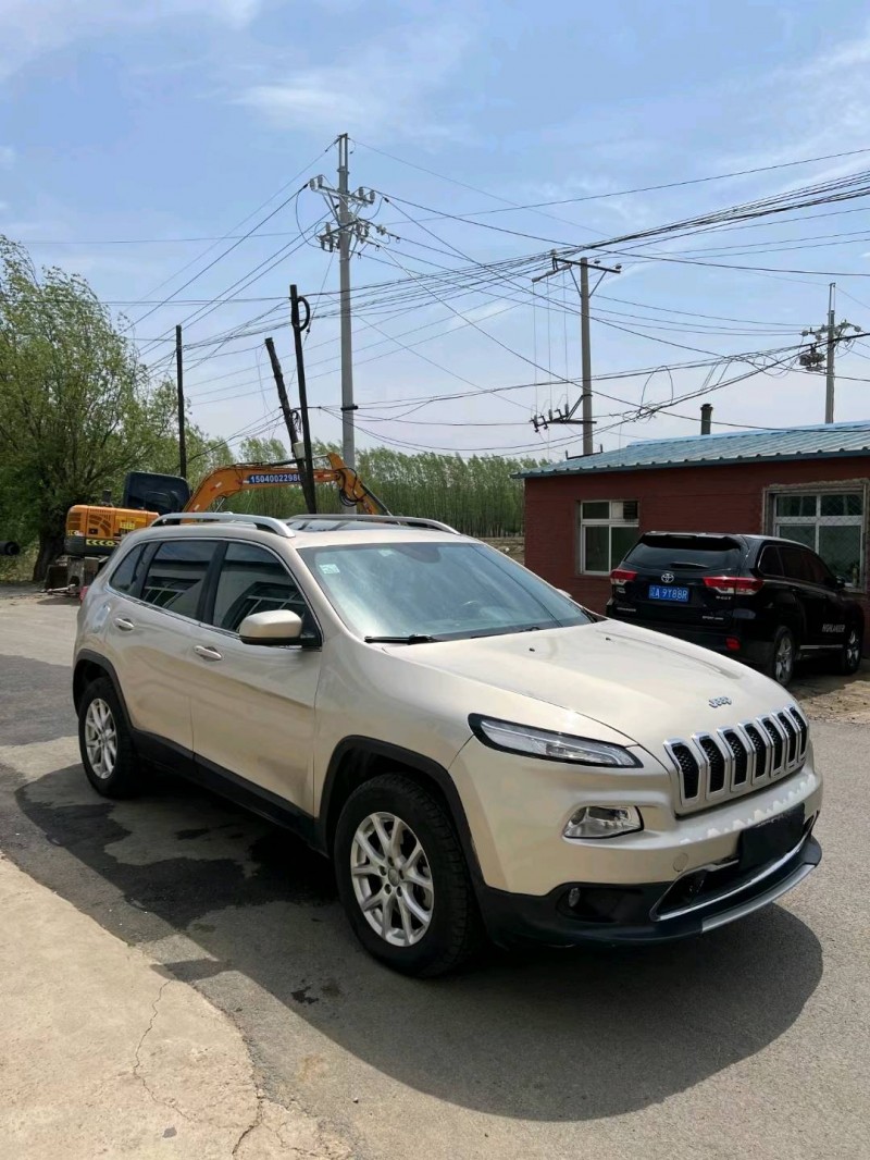 沈陽17年Jeep自由光3