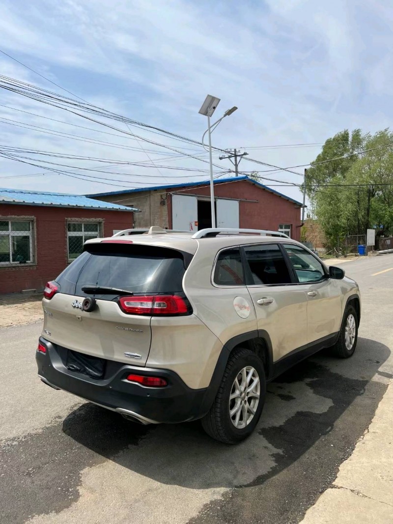 沈陽17年Jeep自由光4