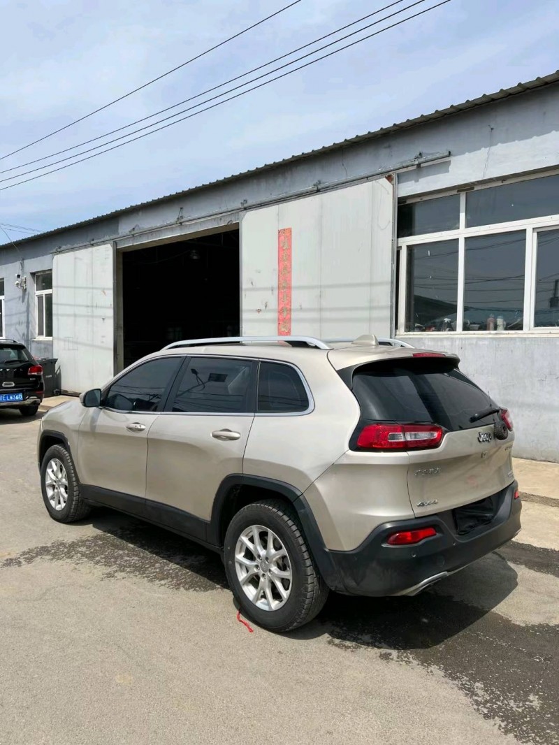 沈陽17年Jeep自由光5