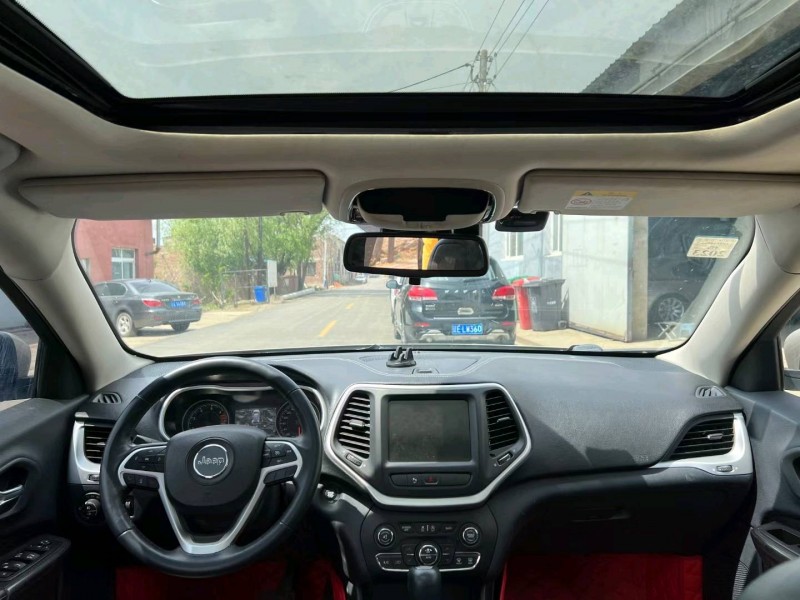 沈陽17年Jeep自由光7