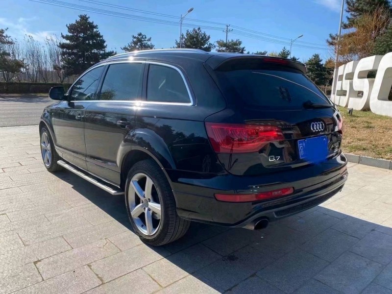 北京13年奥迪Q78