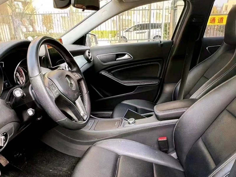 北京16年奔驰GLA4