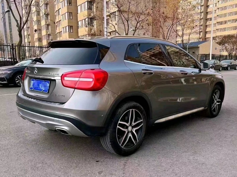 北京16年奔驰GLA8