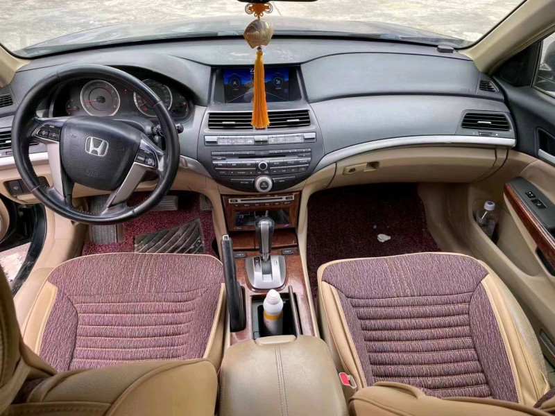 江门12年本田雅阁6