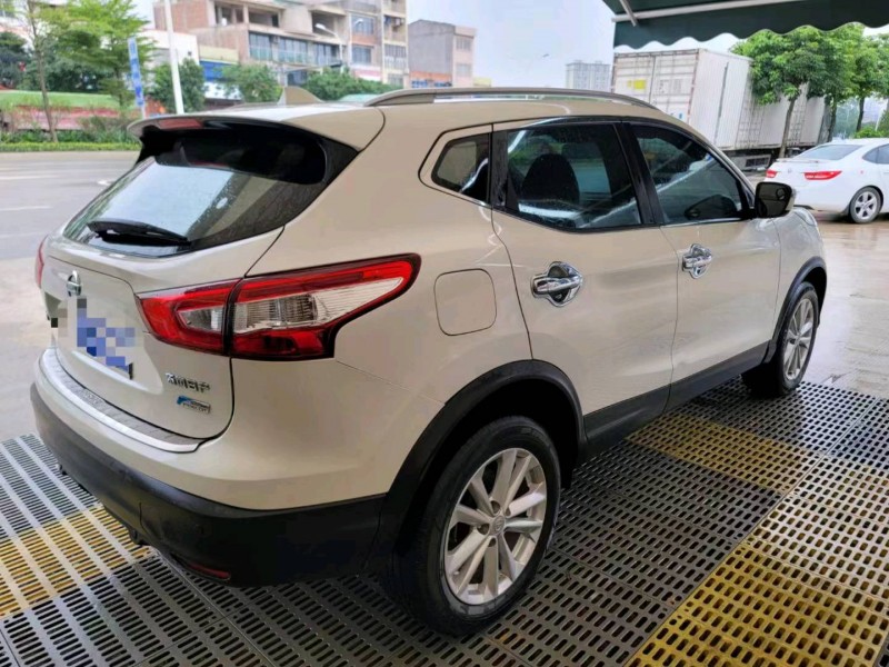防城港17年日產逍客5