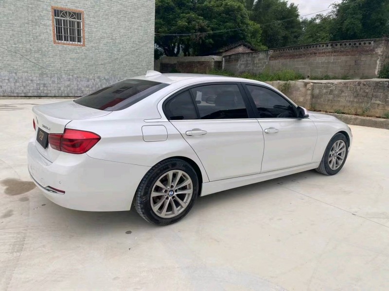 北京17年宝马3系8