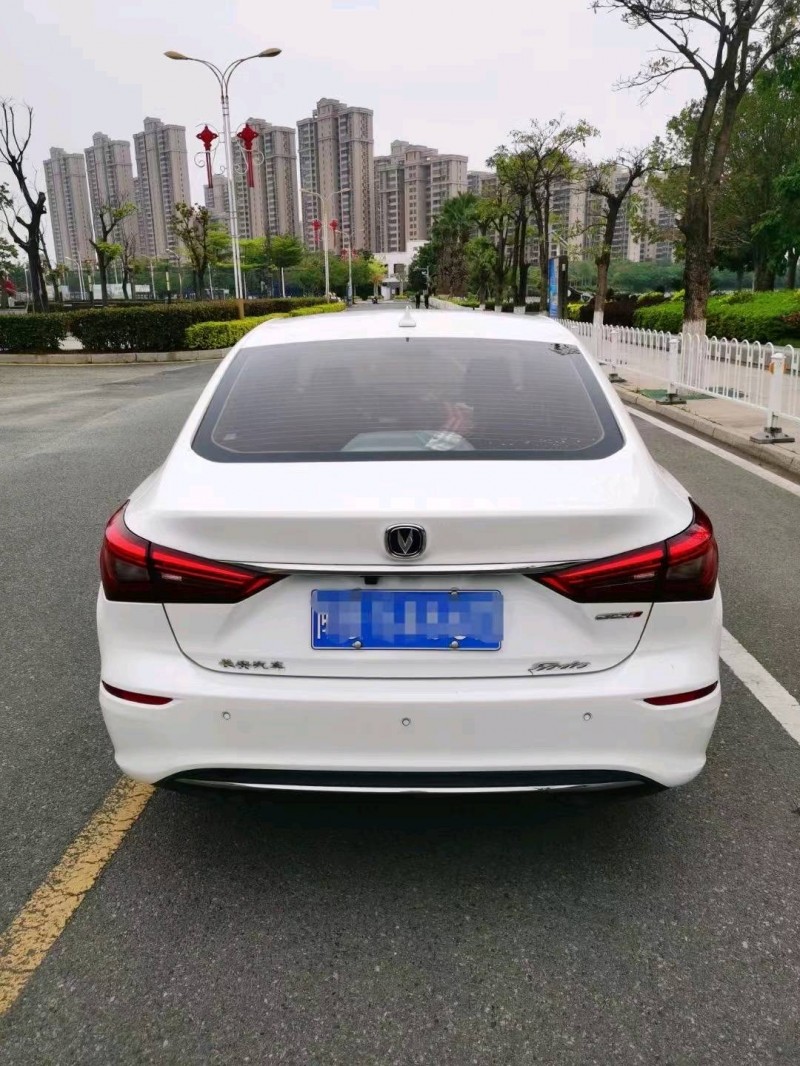 廈門18年長安汽車逸動9