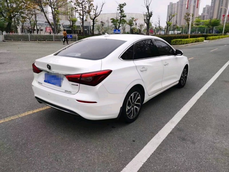 廈門18年長安汽車逸動8