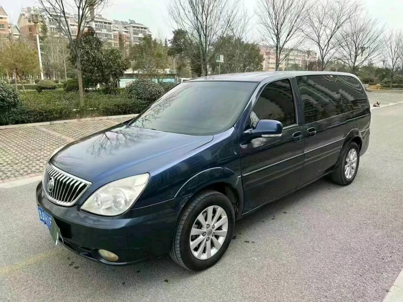 濟寧13年別克GL82