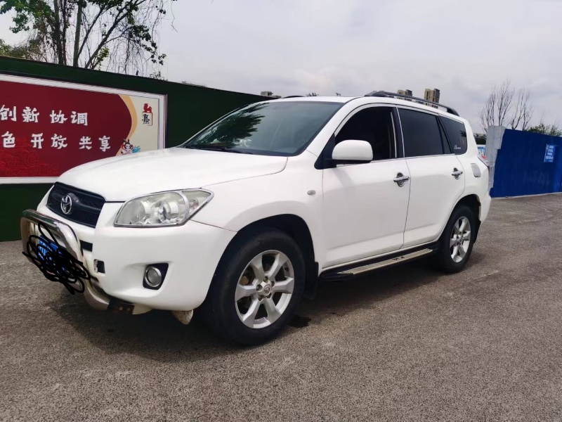曲靖10年豐田RAV47