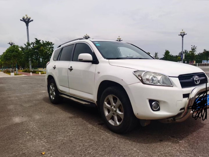 曲靖10年豐田RAV46