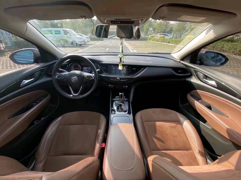 中山20年别克君威6