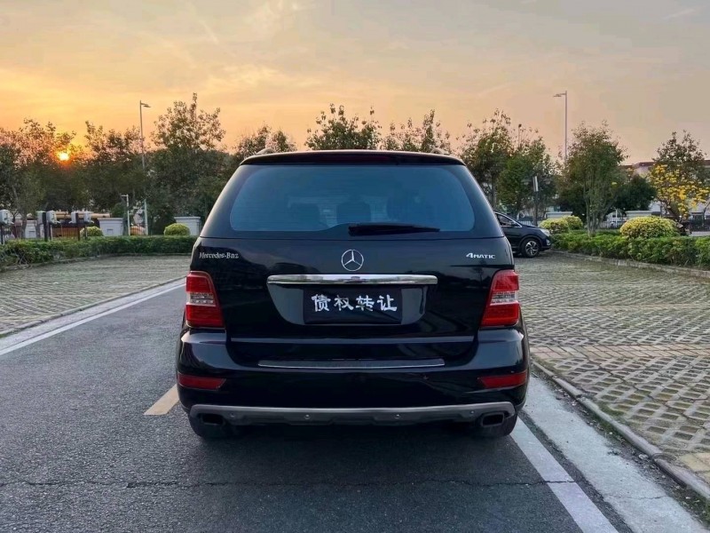 中山09年奔驰ML5