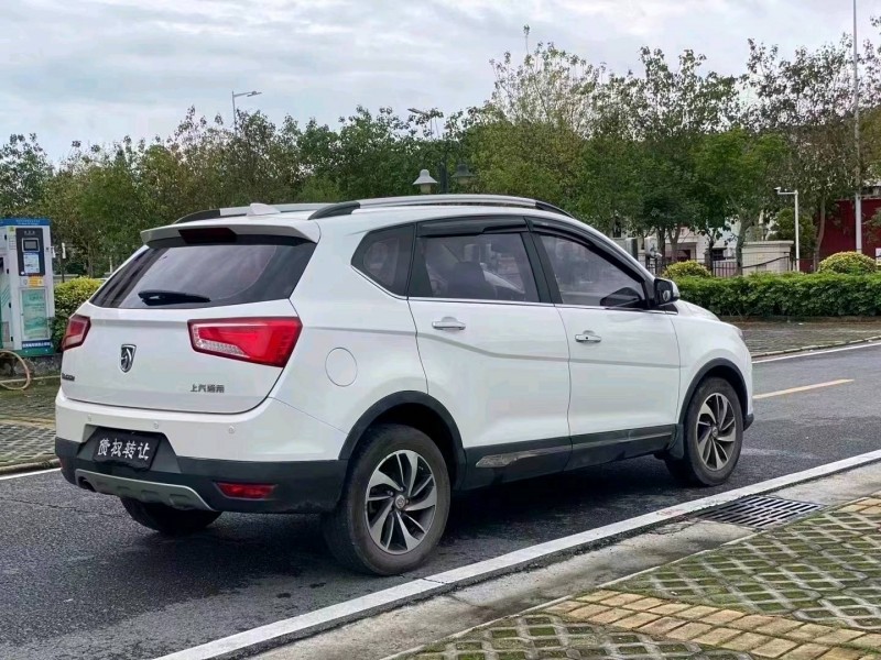 中山16年寶駿5605