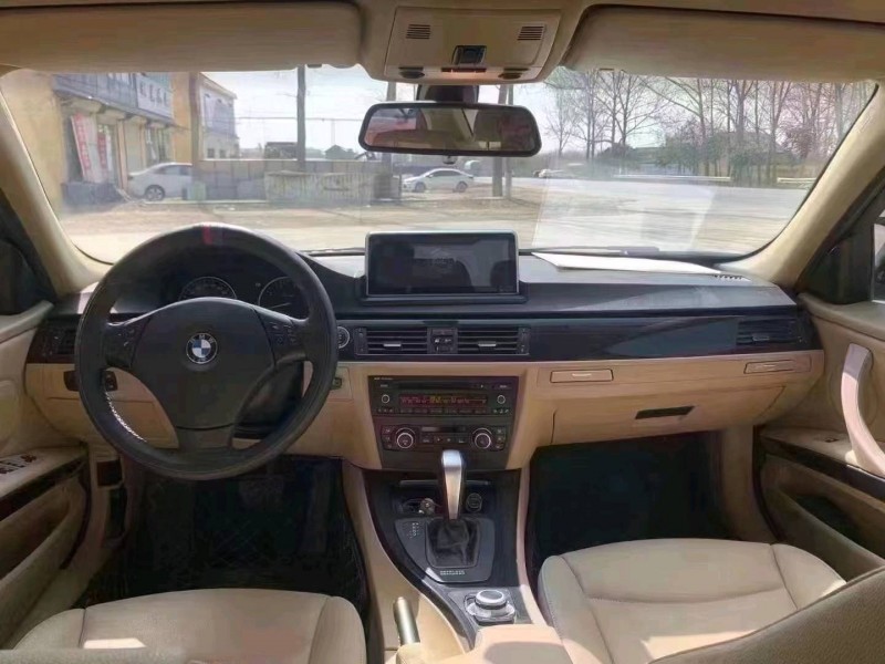 北京12年宝马3系8