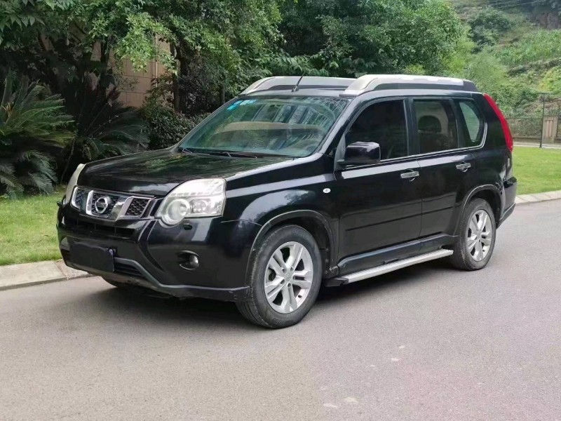 重慶12年日產奇駿9
