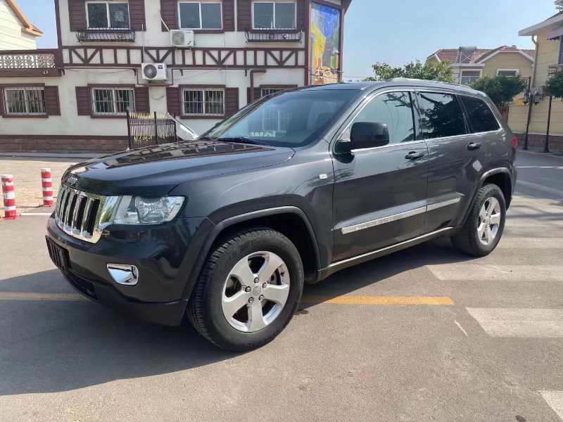青島11年Jeep大切諾基3