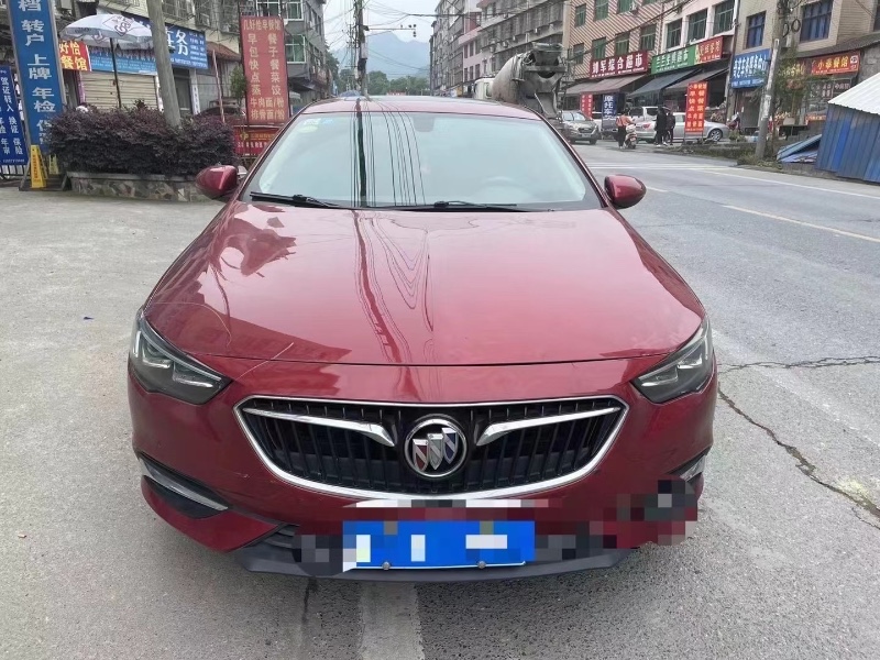 青岛18年别克君越8