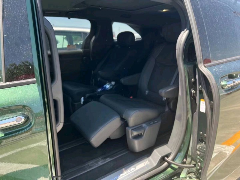 邯郸22年丰田塞纳1