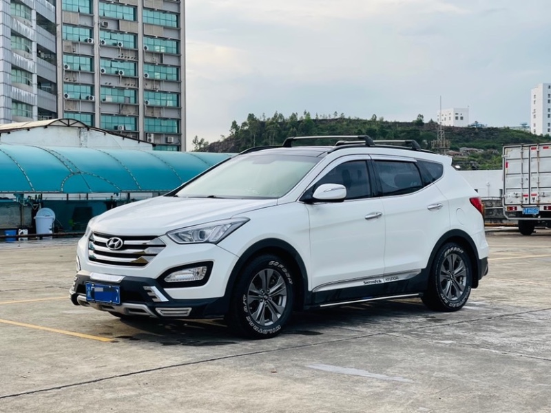 东莞16年现代全新胜达8