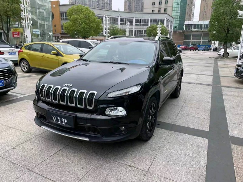 連云港17年Jeep自由光3