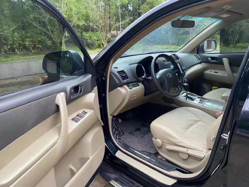 青岛15年丰田汉兰达1