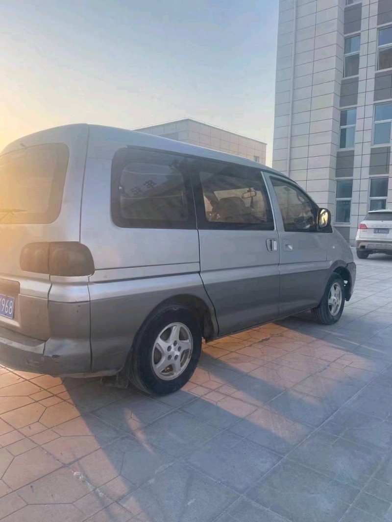 济南13年东风菱智4