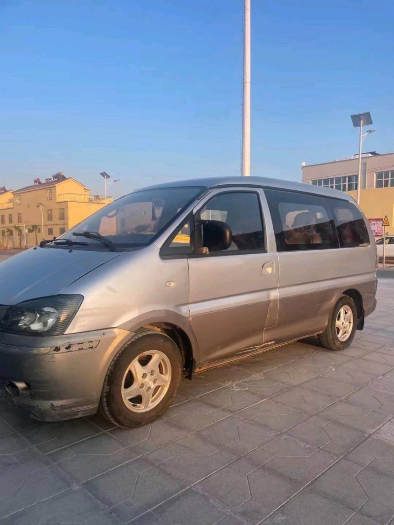 济南13年东风菱智8