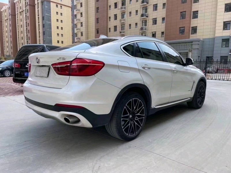 保定15年寶馬X68
