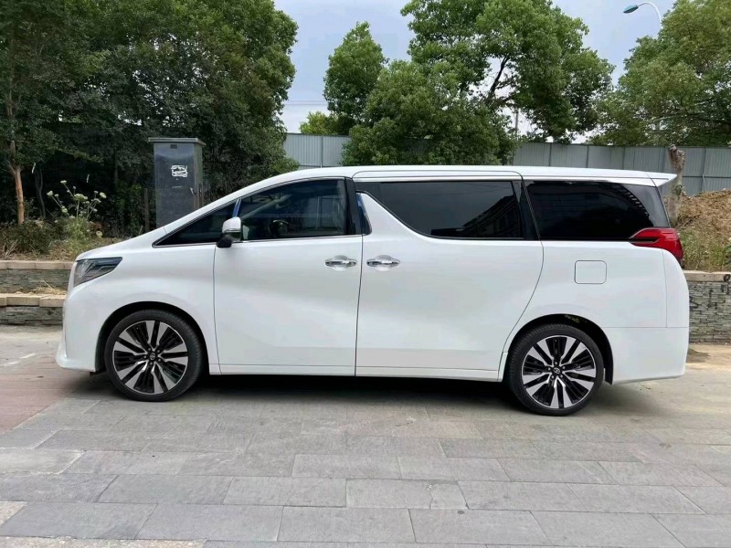 徐州17年丰田埃尔法3