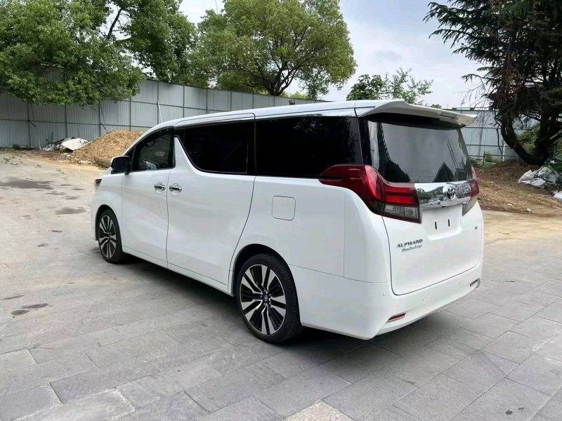 徐州17年丰田埃尔法2