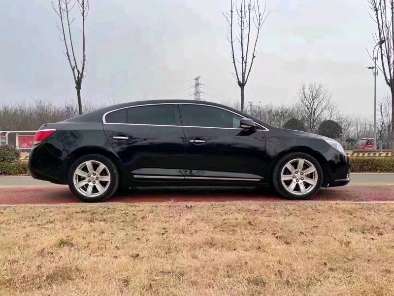 枣庄12年别克君越3