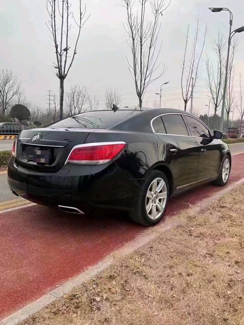 枣庄12年别克君越2