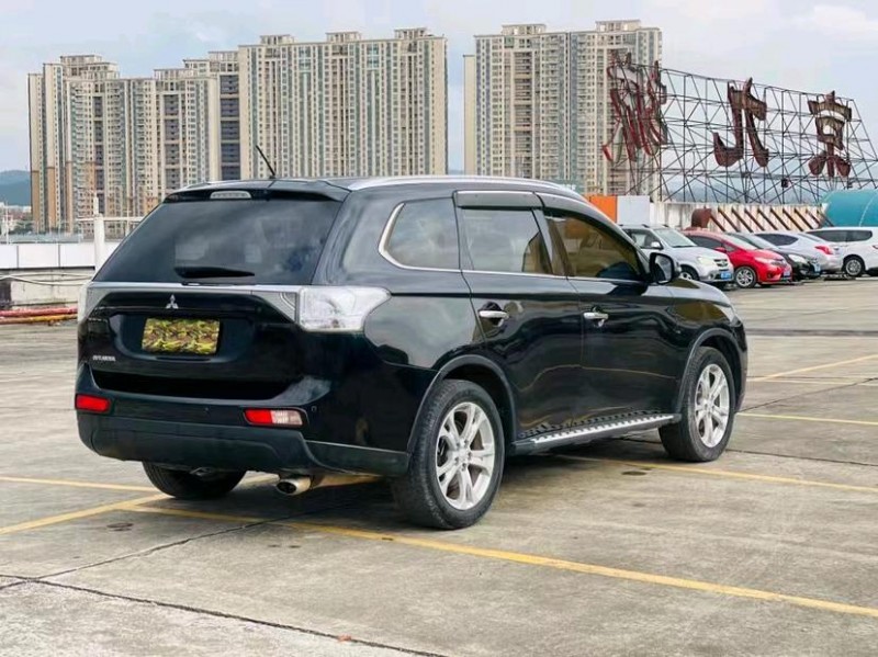 东莞15年三菱欧蓝德8