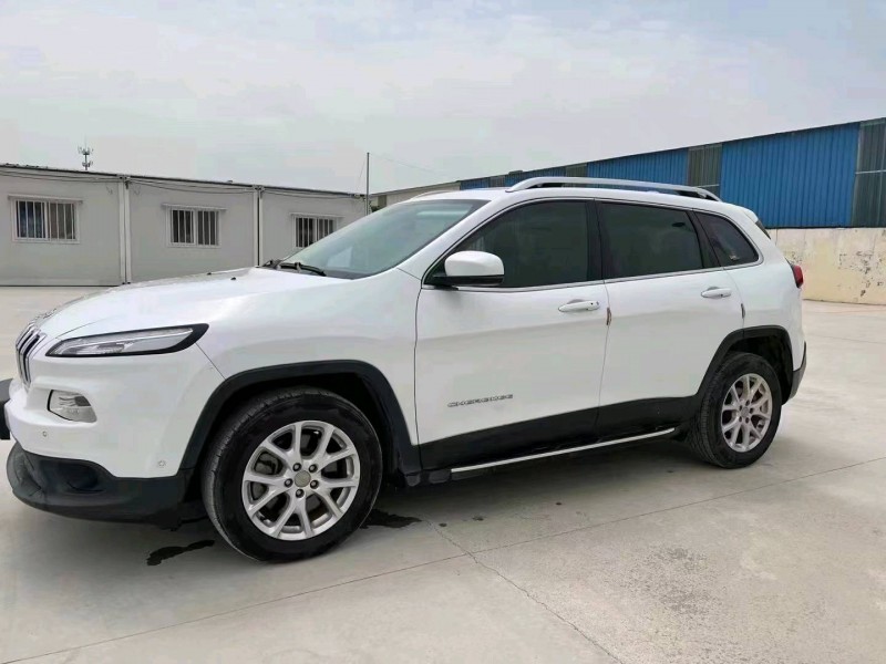 濰坊17年Jeep自由光2