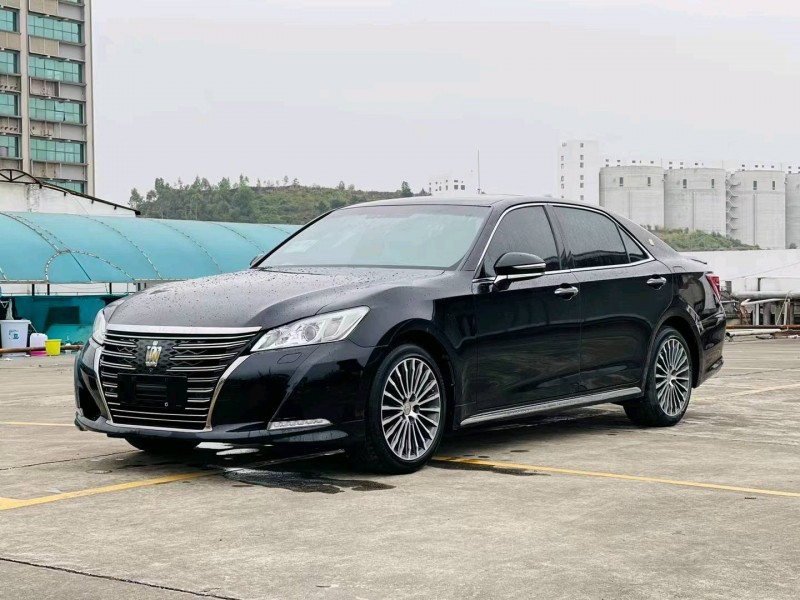 东莞18年丰田皇冠3