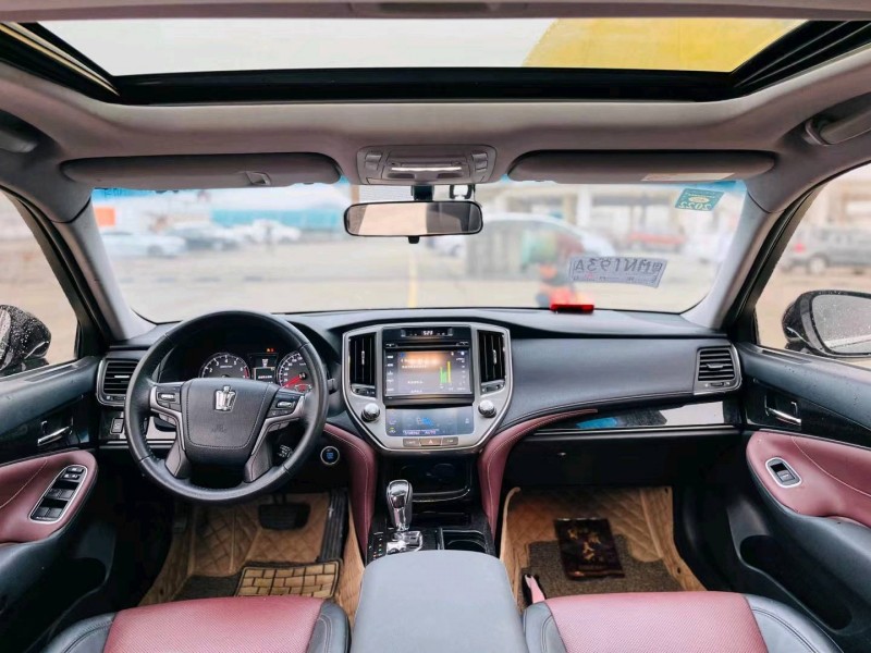 东莞18年丰田皇冠1