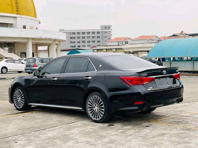 东莞18年丰田皇冠7