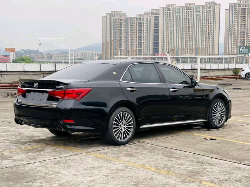 东莞18年丰田皇冠8