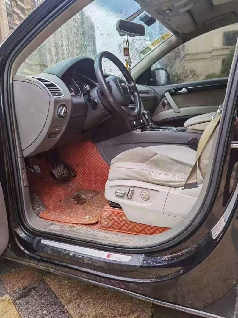 北京10年奥迪Q77