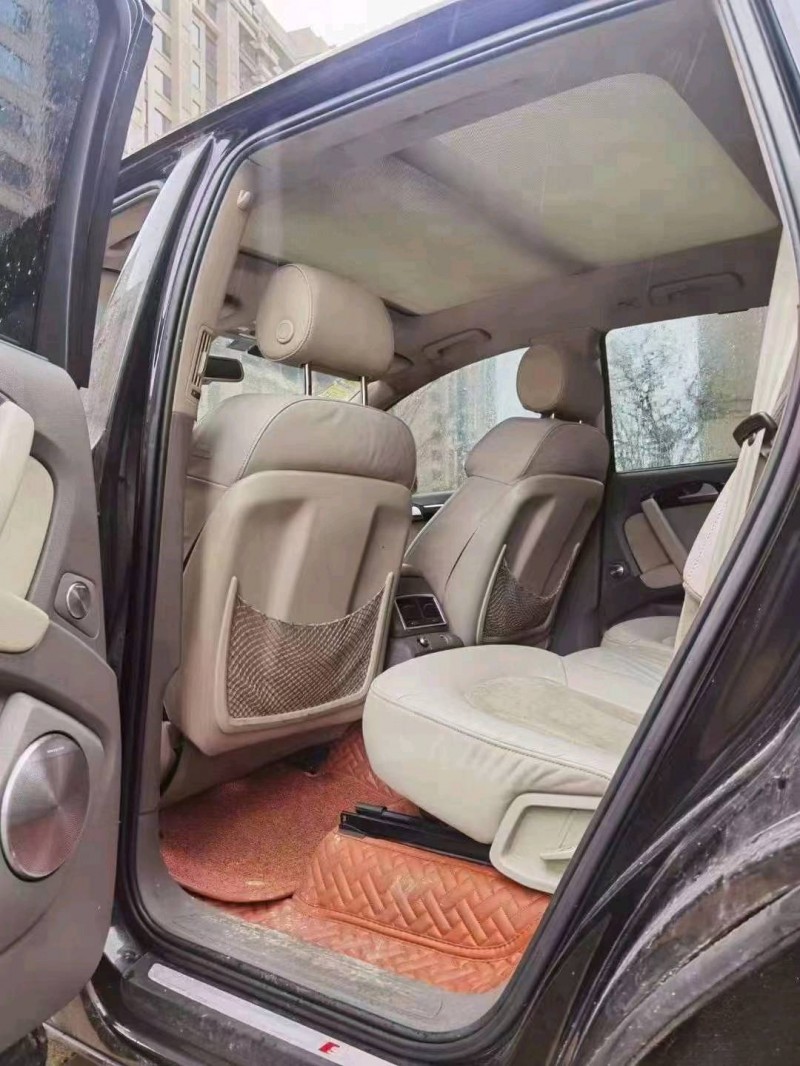 北京10年奥迪Q78