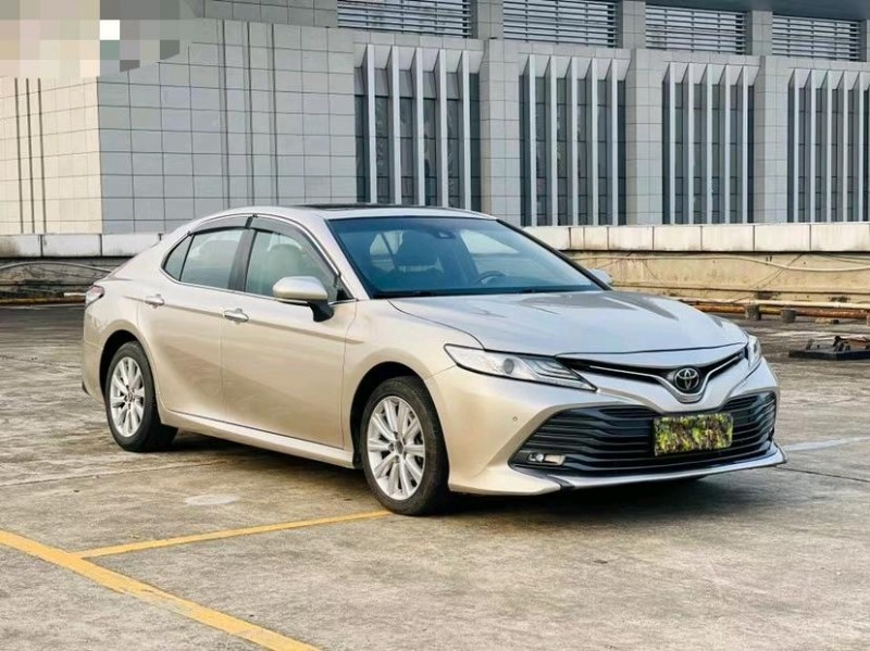 东莞18年丰田凯美瑞2