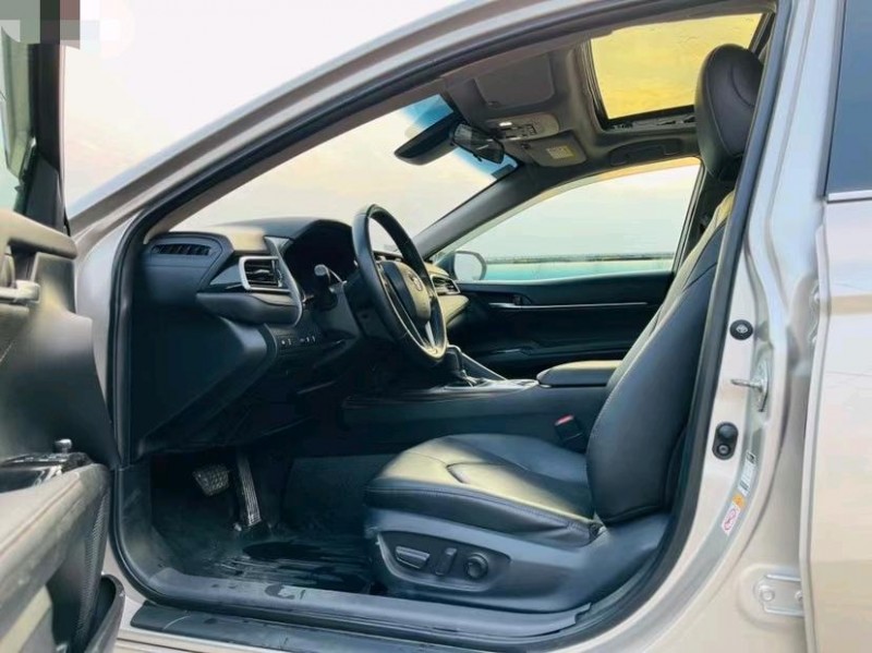 东莞18年丰田凯美瑞4